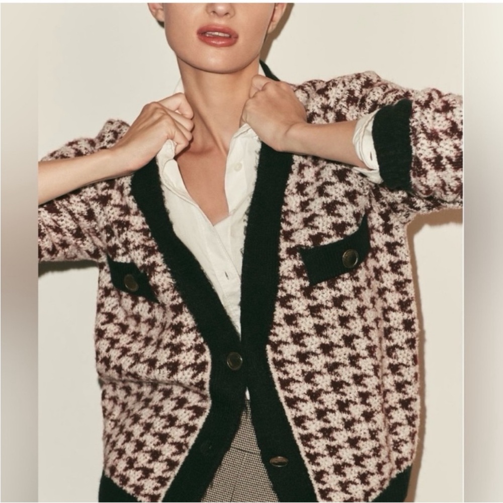 Chic Houndstooth Cardigan with Gold Buttons
